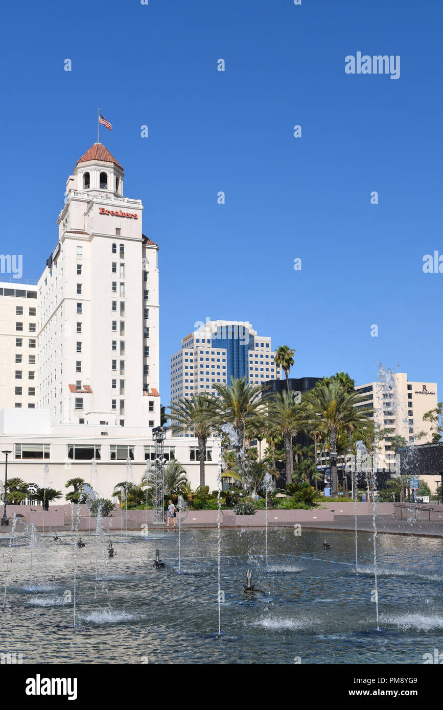 LONG BEACH, California - 10 settembre 2018: gli interruttori Hotel è un punto di riferimento 14 piani su East Ocean Boulevard nel centro cittadino di Long Beach attualmente subiscono Foto Stock