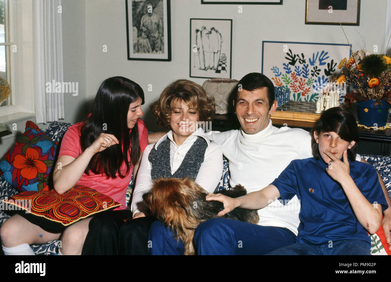 Leonard Nimoy e famiglia circa 1967 © CCR /Hollywood Archivio - Tutti i diritti riservati Riferimento File # 31515 556 Foto Stock