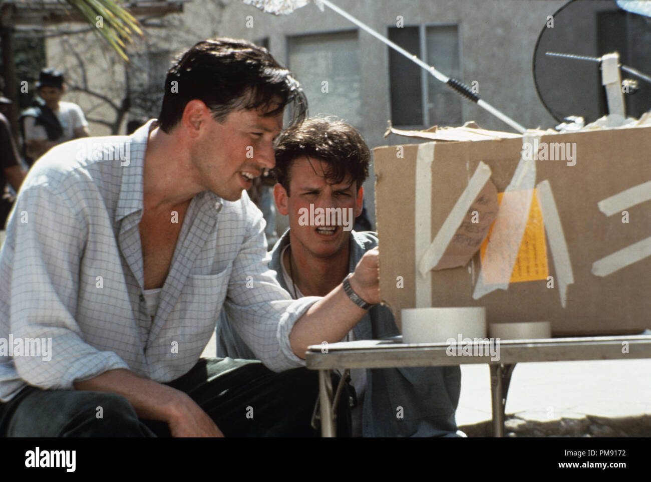 Film still o pubblicità ancora da 'in ritardo per la cena' Brian Wimmer e Peter Berg © 1991 Castle Rock Photo credit: Lorey Sebastian Tutti i diritti riservati Riferimento File # 31527103THA per solo uso editoriale Foto Stock