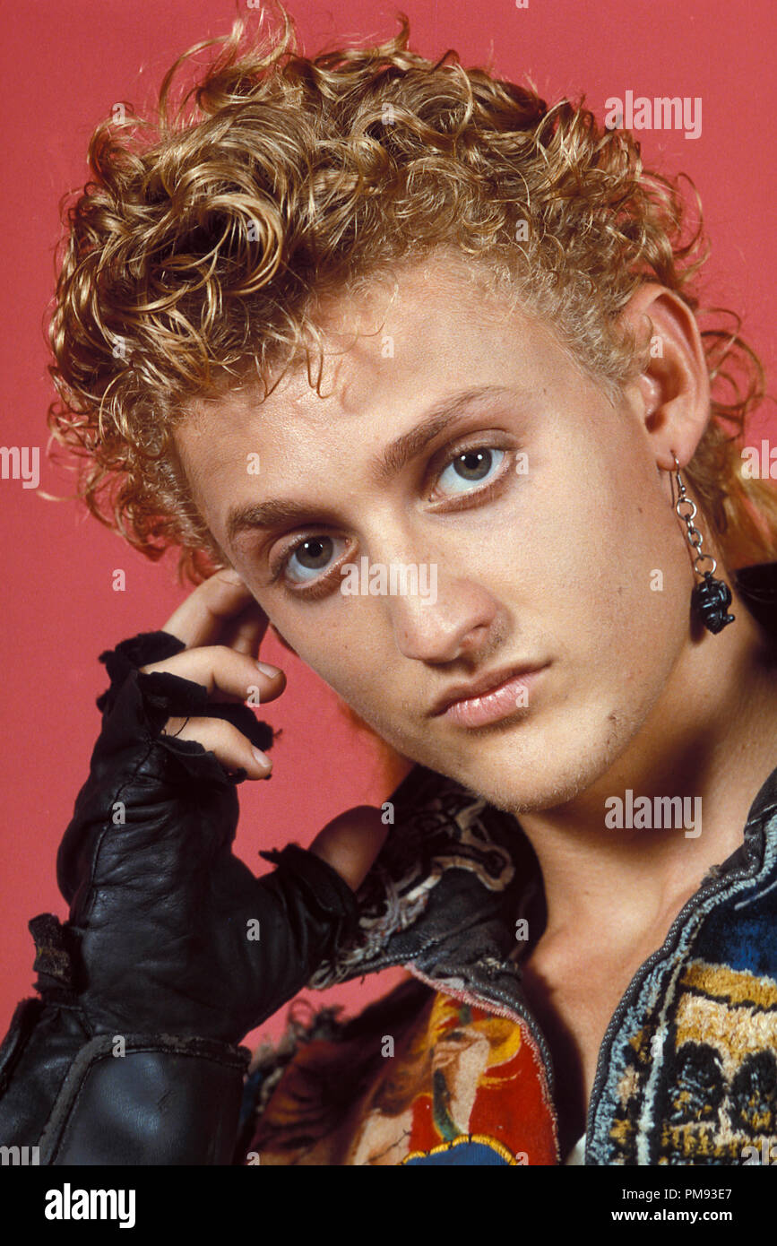 Studio Pubblicità ancora da 'Lost Boys' Alex Winter © 1987 Warner Tutti i diritti riservati Riferimento File # 31697063THA per solo uso editoriale Foto Stock