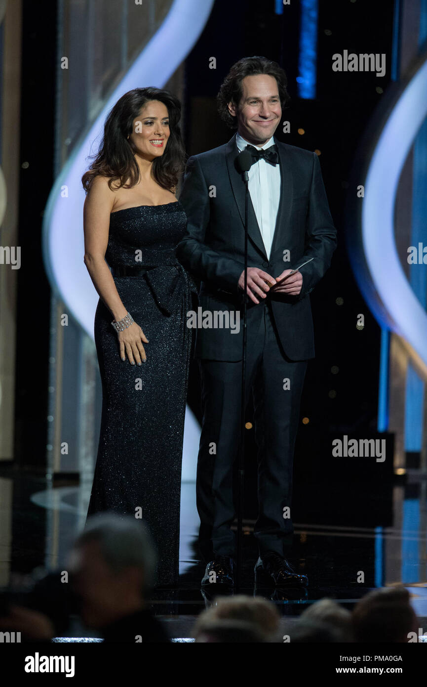 Attore Paul Rudd e attrice Salma Hayek presente Miglior serie televisiva - dramma al settantesimo Annuale di Golden Globe Awards presso il Beverly Hilton di Beverly Hills, CA domenica 13 gennaio, 2013. Foto Stock
