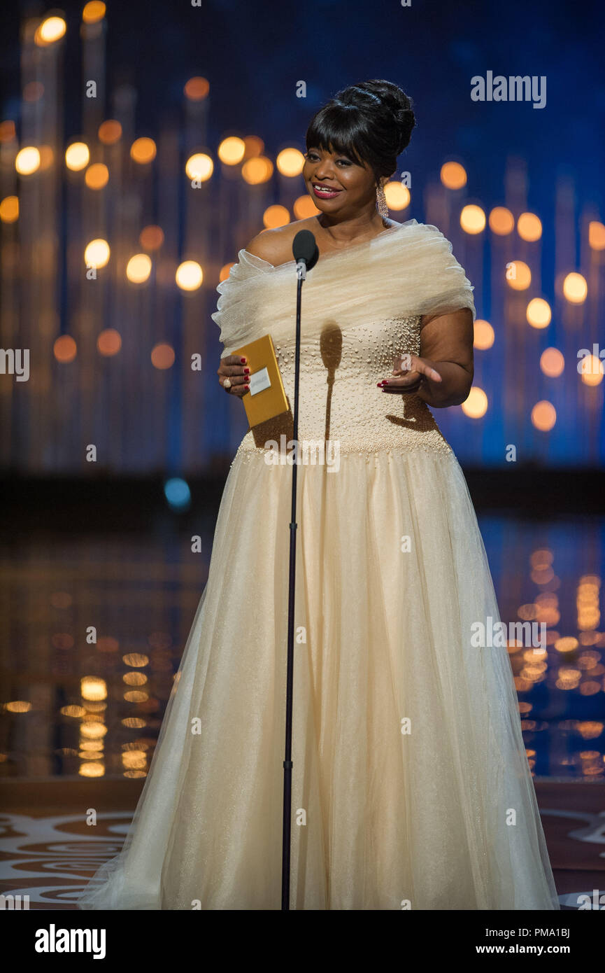Presenter Octavia Spencer sul palco durante il live ABC teletrasmesso di Oscar® dal Dolby® Theatre in Hollywood, CA, domenica 24 febbraio, 2013. Foto Stock