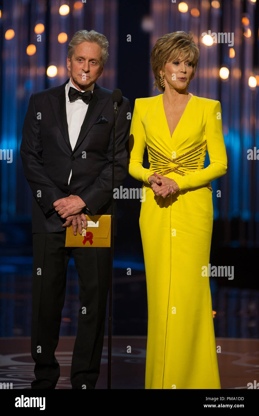 I presentatori Michael Douglas e Jane Fonda sul palco durante l'OSCAR® dal Dolby® Theatre in Hollywood, CA, Domenica, 24 febbraio 2013 live sulla rete della televisione di ABC. Foto Stock