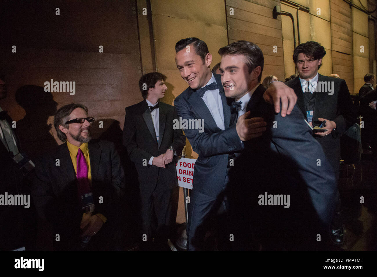 Attori Joseph Gordon Levitt e Daniel Radcliffe backstage durante il live ABC teletrasmesso di Oscar® dal Dolby® Theatre in Hollywood, CA, domenica 24 febbraio, 2013. Foto Stock