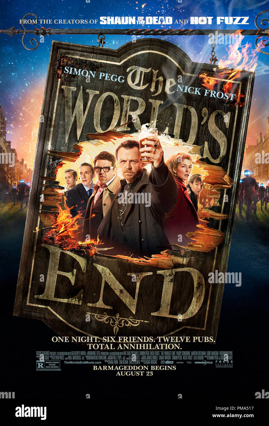 Simon Pegg stelle come Gary King in Edgar Wright's nuova commedia LA FINE DEL MONDO, un Focus Features release. Poster Foto Stock