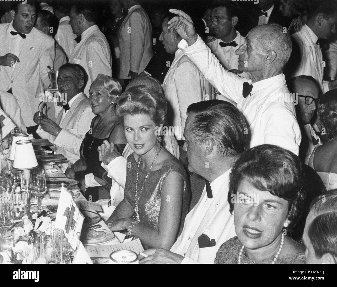 La Principessa Grace di Monaco in un evento di beneficenza, 1961 Riferimento File # 32263 813THA Foto Stock