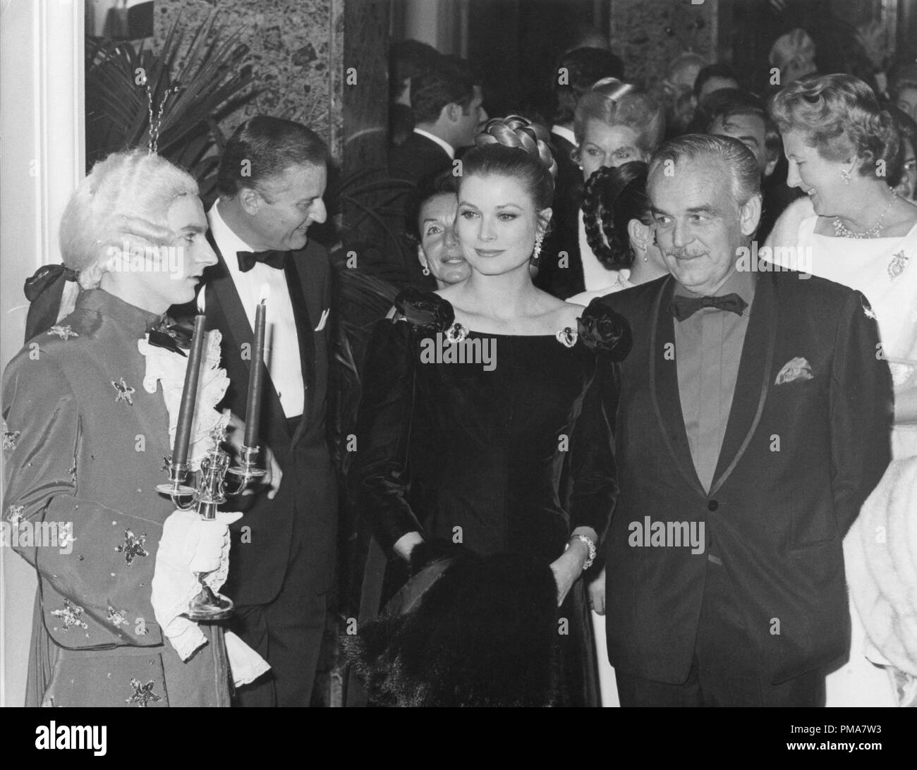 Il principe Ranieri e la Principessa Grace di Monaco,1969 Riferimento File # 32263 825THA Foto Stock