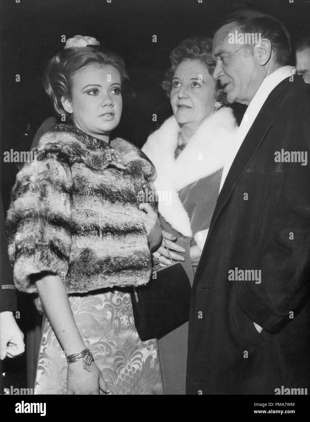Hayley Mills con sua madre Maria Campana Hayley Mills e padre John Mills, 1966 Riferimento File # 32263 842 THA Foto Stock