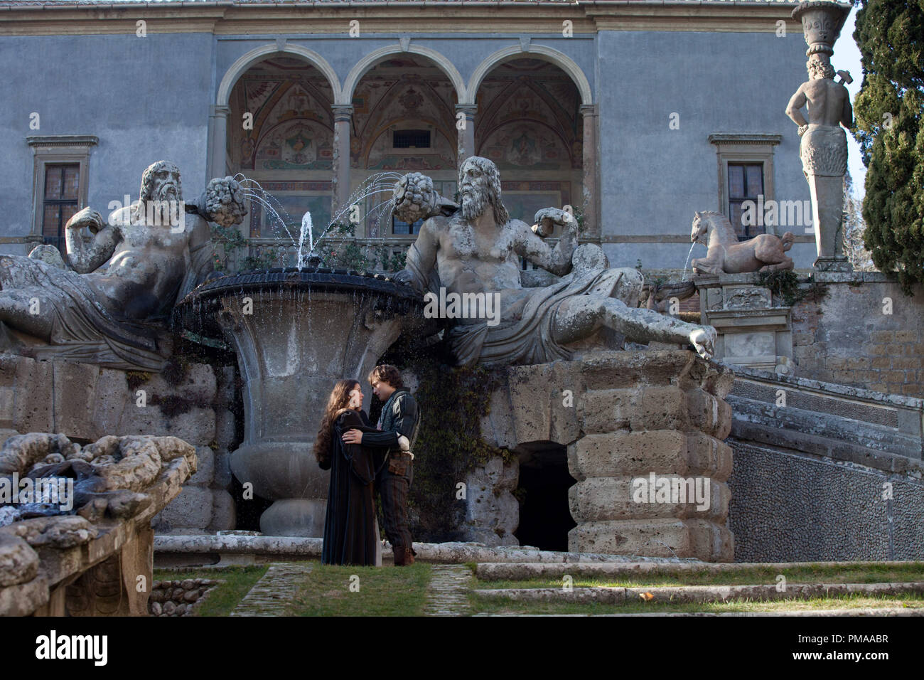 Hailee Steinfeld e Douglas Booth star in "ROMEO E GIULIETTA". Foto Stock
