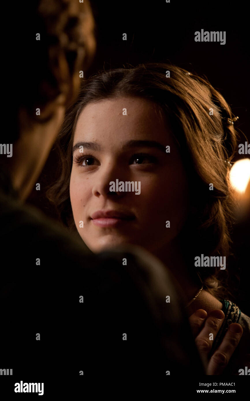 Hailee Steinfeld stelle in "ROMEO E GIULIETTA". Foto Stock