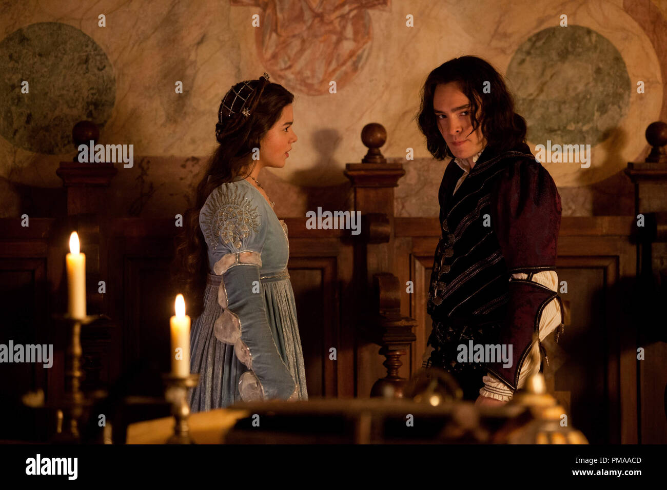 Hailee Steinfeld e Ed Westwick in "ROMEO E GIULIETTA". Foto Stock