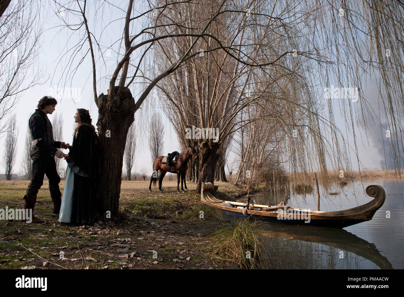 Hailee Steinfeld e Douglas Booth star in "ROMEO E GIULIETTA". Foto Stock