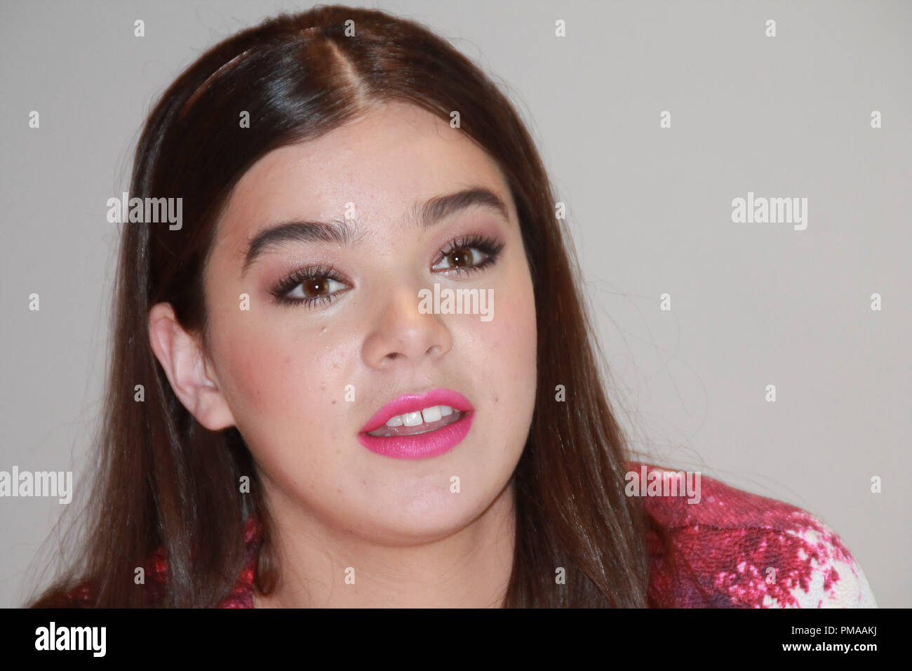 Hailee Steinfeld "Romeo e Giulietta" Portrait Session, Settembre 24, 2013. La riproduzione da parte di American tabloid è assolutamente vietato. Riferimento al file # 32147 005CCR per solo uso editoriale - Tutti i diritti riservati Foto Stock