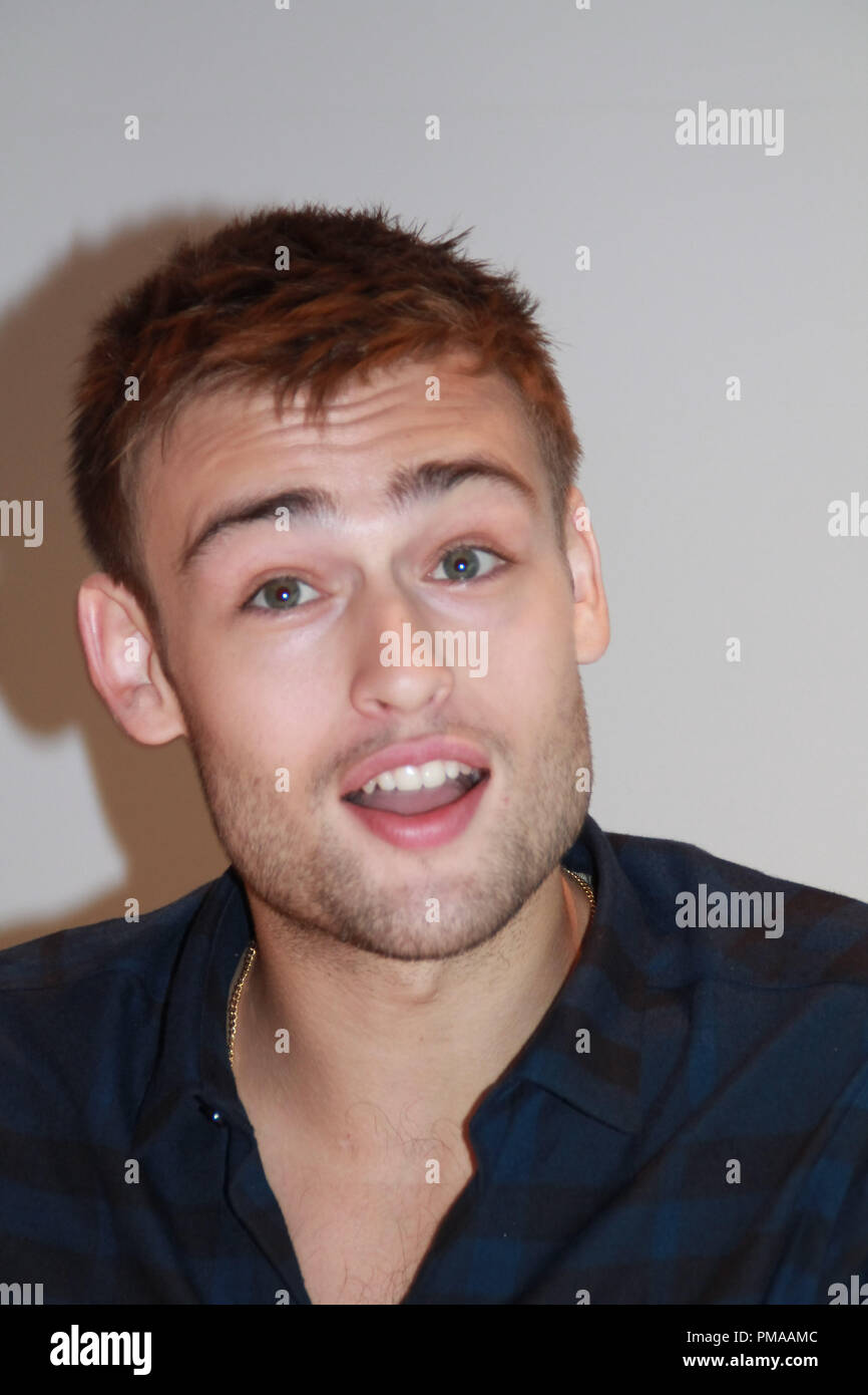 Douglas Booth "Romeo e Giulietta" Portrait Session, Settembre 24, 2013. La riproduzione da parte di American tabloid è assolutamente vietato. Riferimento al file # 32147 023CCR per solo uso editoriale - Tutti i diritti riservati Foto Stock