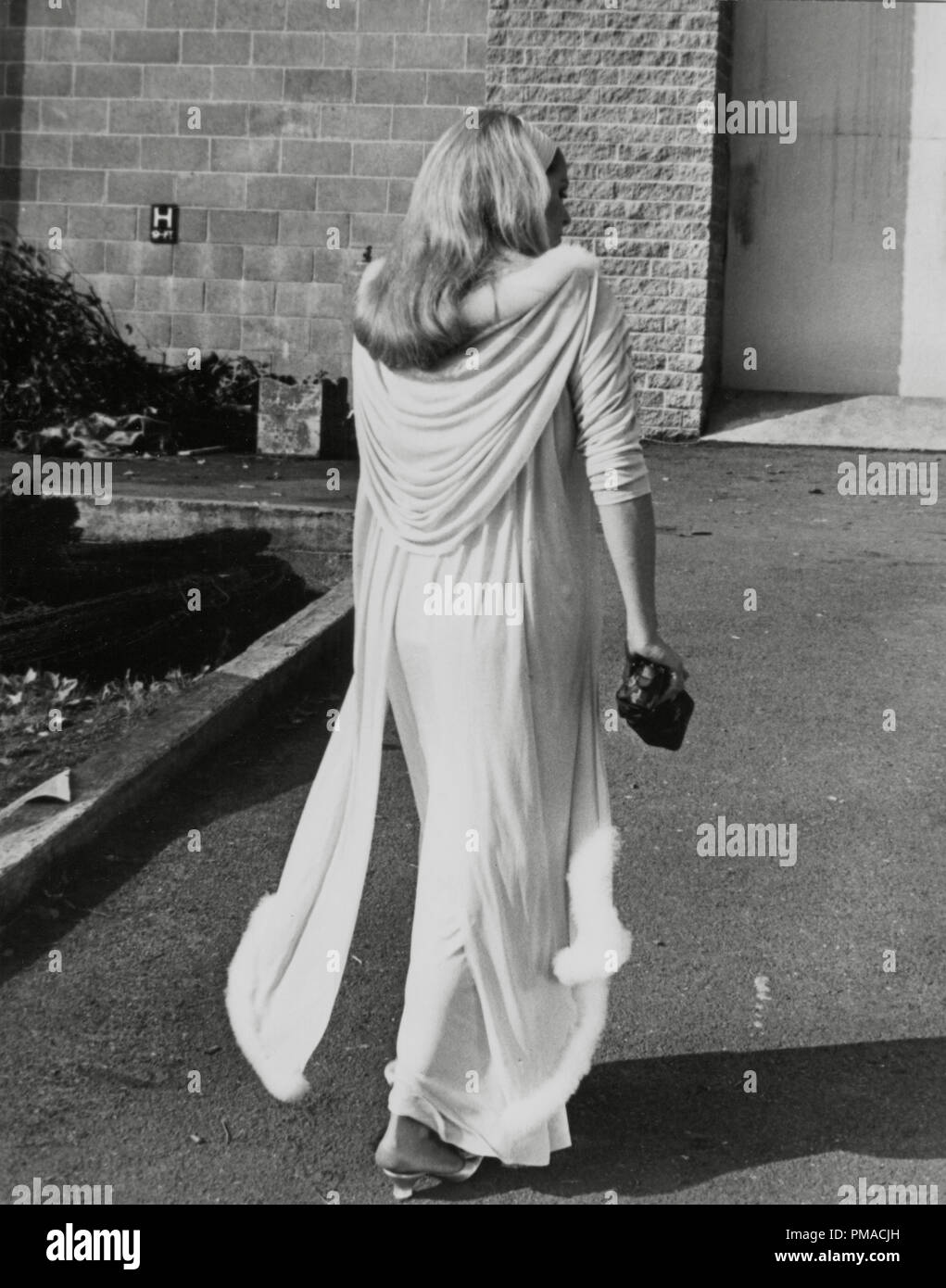 Ursula Andress durante la realizzazione del film, "lui", 1966 © CCR /Hollywood Archivio - Tutti i diritti riservati Riferimento File # 32368 297 THA Foto Stock