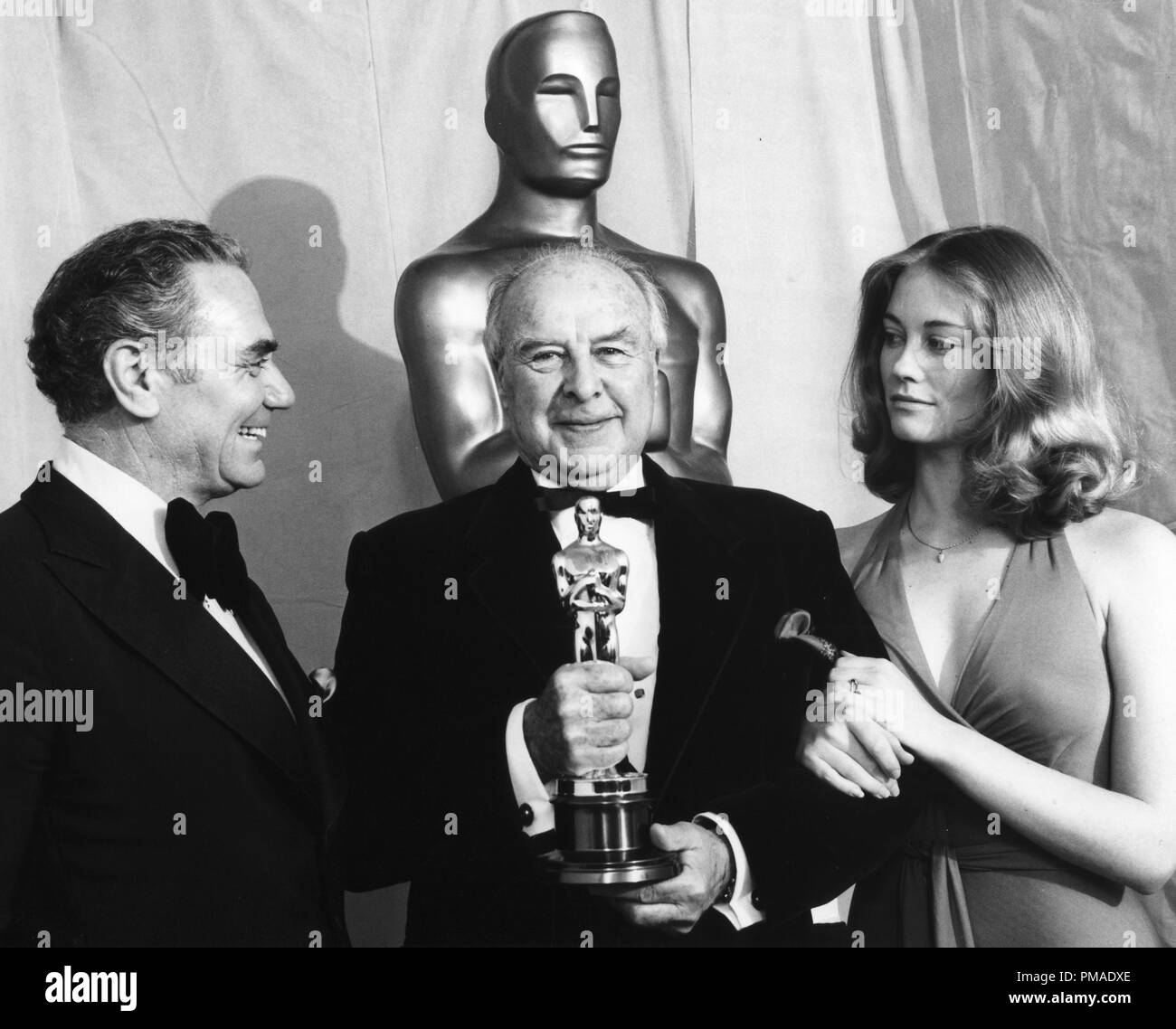 Ernest Borgnine, John Houseman, Cybill Pastore al 46th annuale di Academy Awards, 1974 Riferimento File # 32509 417THA Foto Stock