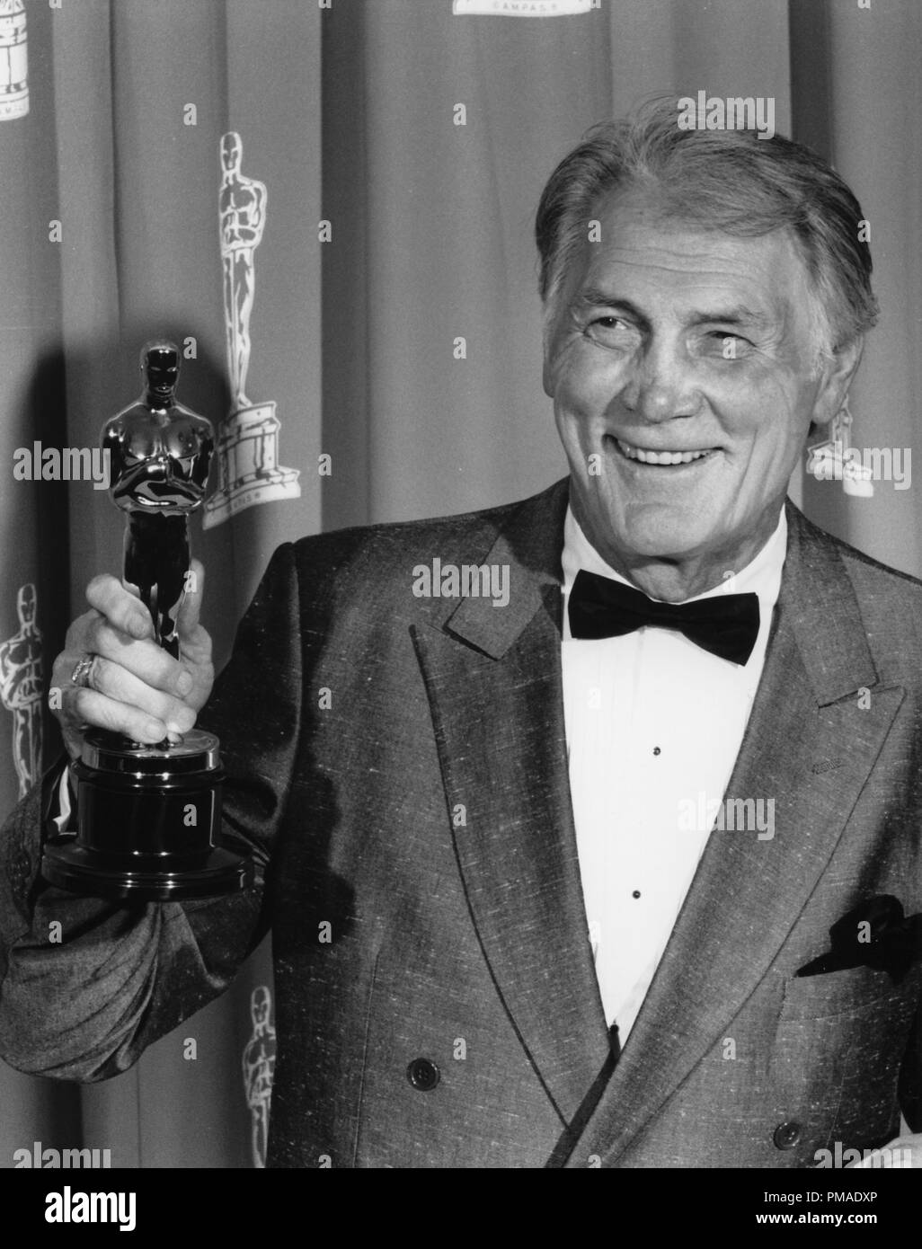 Jack Palance al sessantaquattresimo annuale di Academy Awards, 1992 Riferimento File # 32509 424THA Foto Stock