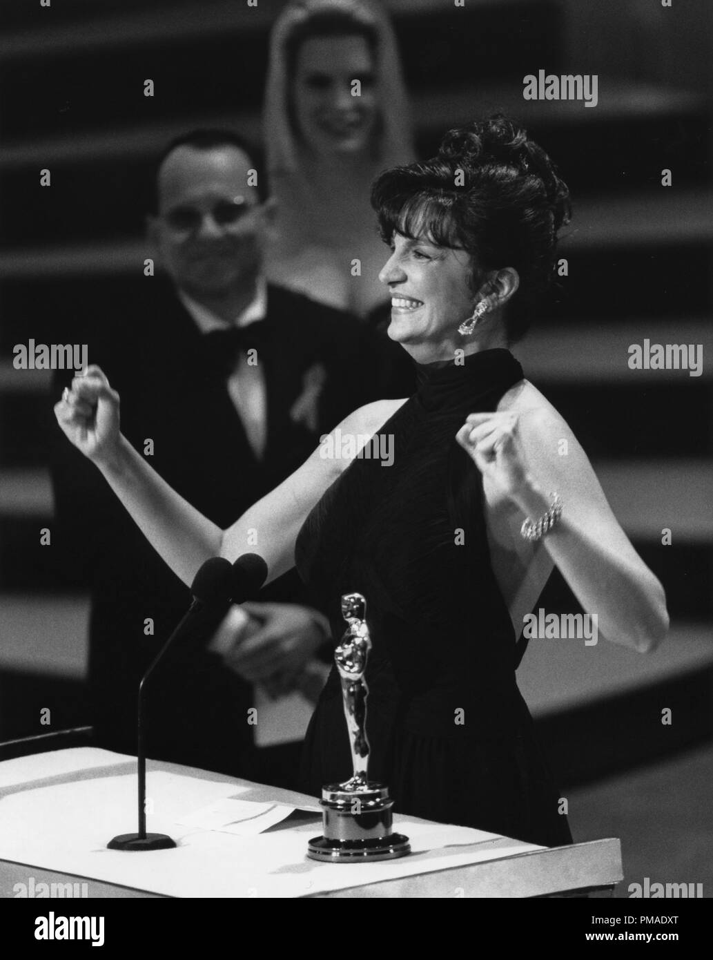 Mercedes Ruehl al sessantaquattresimo annuale di Academy Awards, 1992 Riferimento File # 32509 426THA Foto Stock