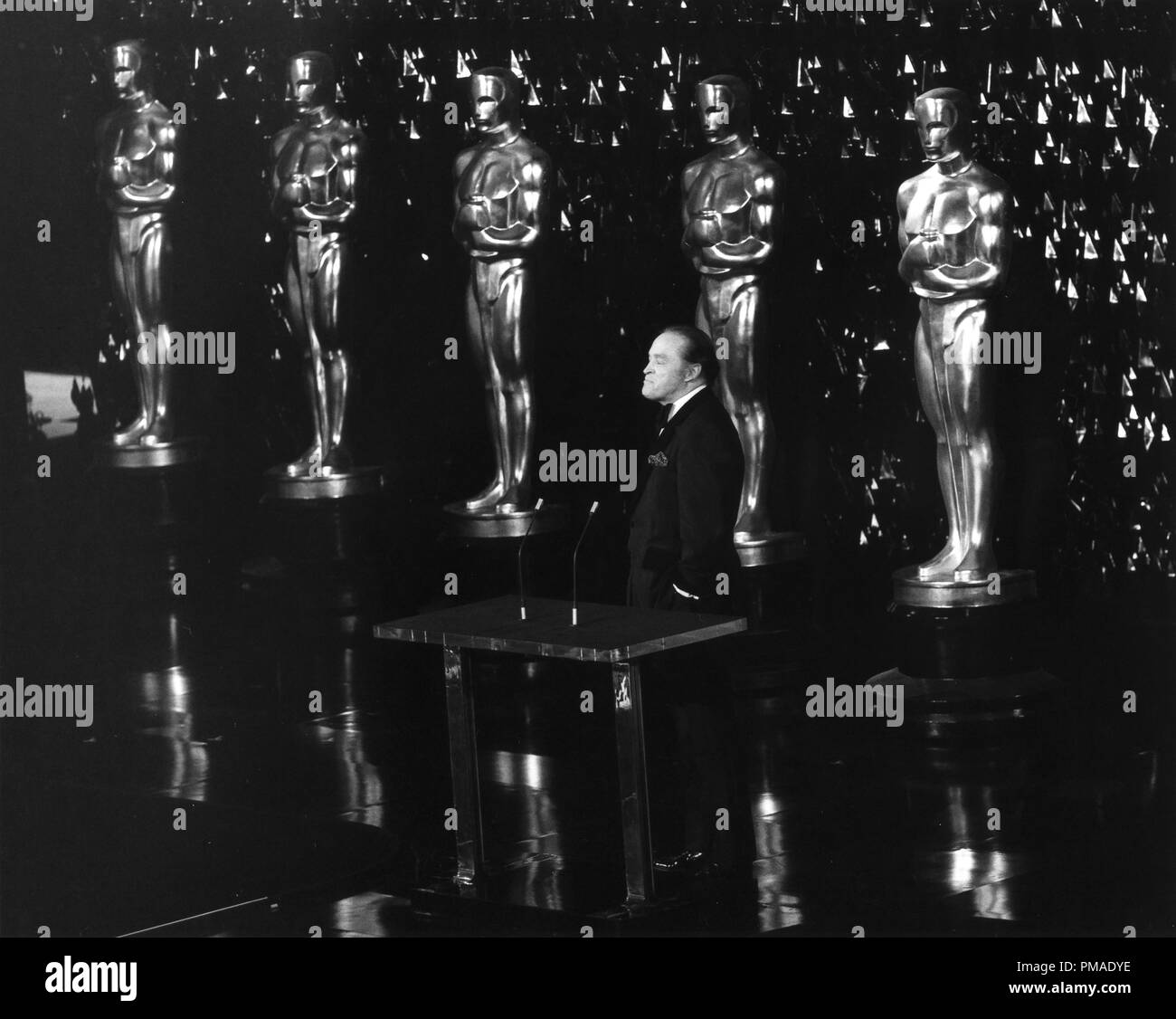 Bob Hope all'47° Annual Academy Awards, 1975 Riferimento File # 32509 445THA Foto Stock