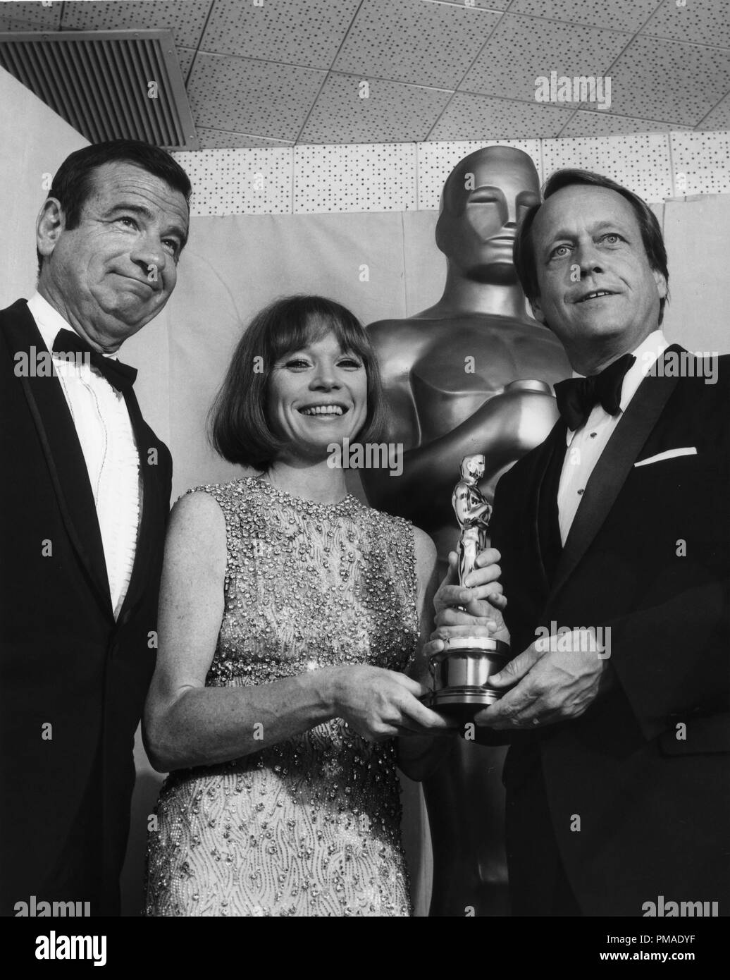 Walter Matthau, Shirley MacLaine alla quarantaseiesima annuale di Academy Awards, 1974 Riferimento File # 32509 446THA Foto Stock