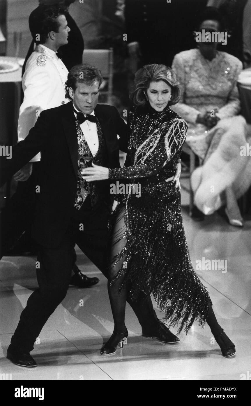 Cyd Charisse presso la 61annuale di Academy Awards, 1989 Riferimento File # 32509 456THA Foto Stock