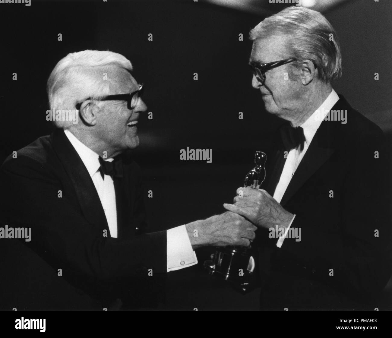 Cary Grant, James Stewart alla 57th annuale di Academy Awards, 1985 Riferimento File # 32509 461THA Foto Stock