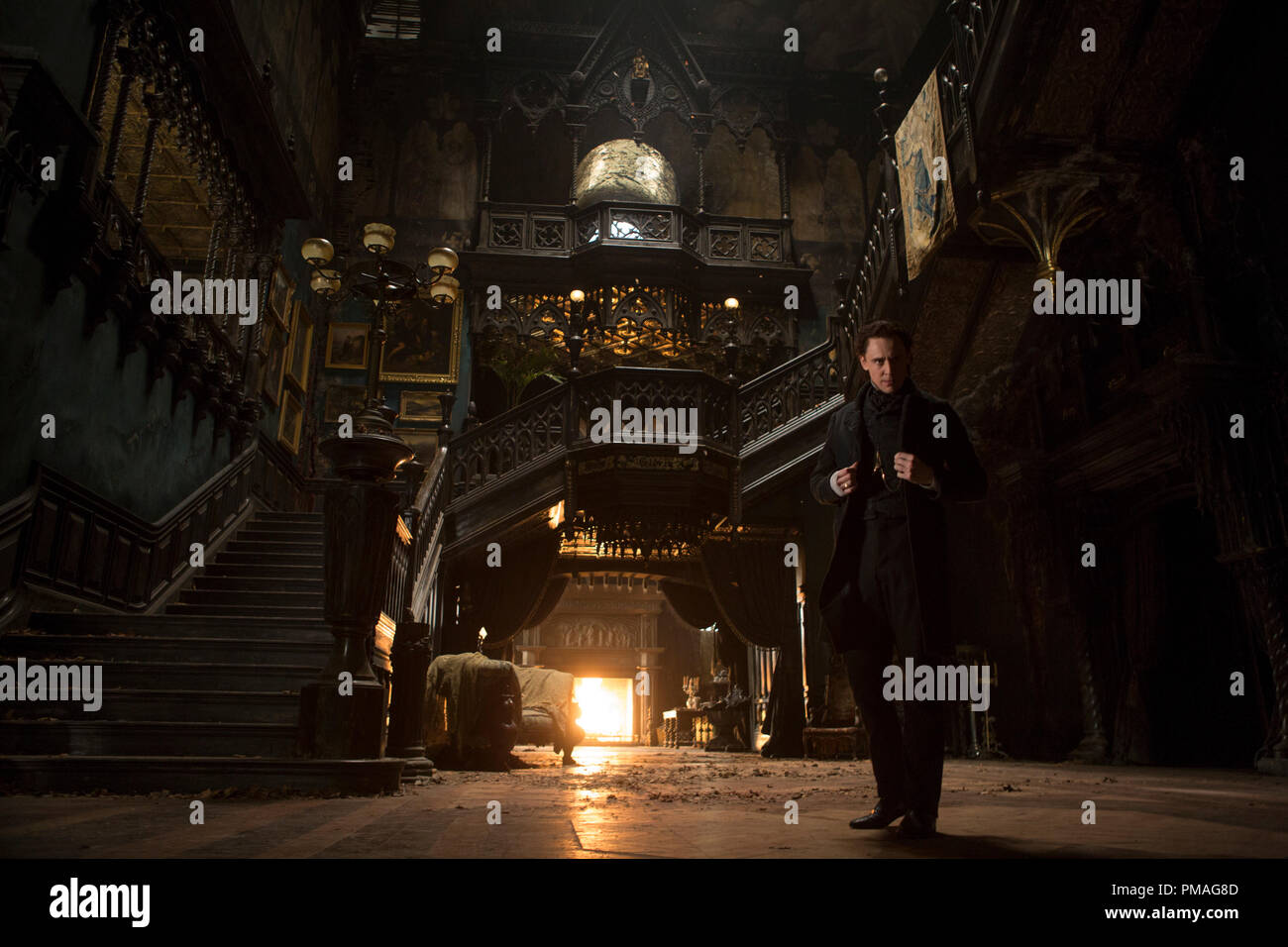 TOM HIDDLESTON stelle come Sir Thomas Sharpe nel leggendario Pictures' 'Crimson Peak' Foto Stock