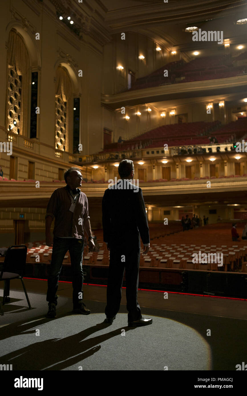 (L a R) Academy Award® premiato regista/produttore Danny Boyle e Michael Fassbender come Steve Jobs sul set di "Steve Jobs' Foto Stock