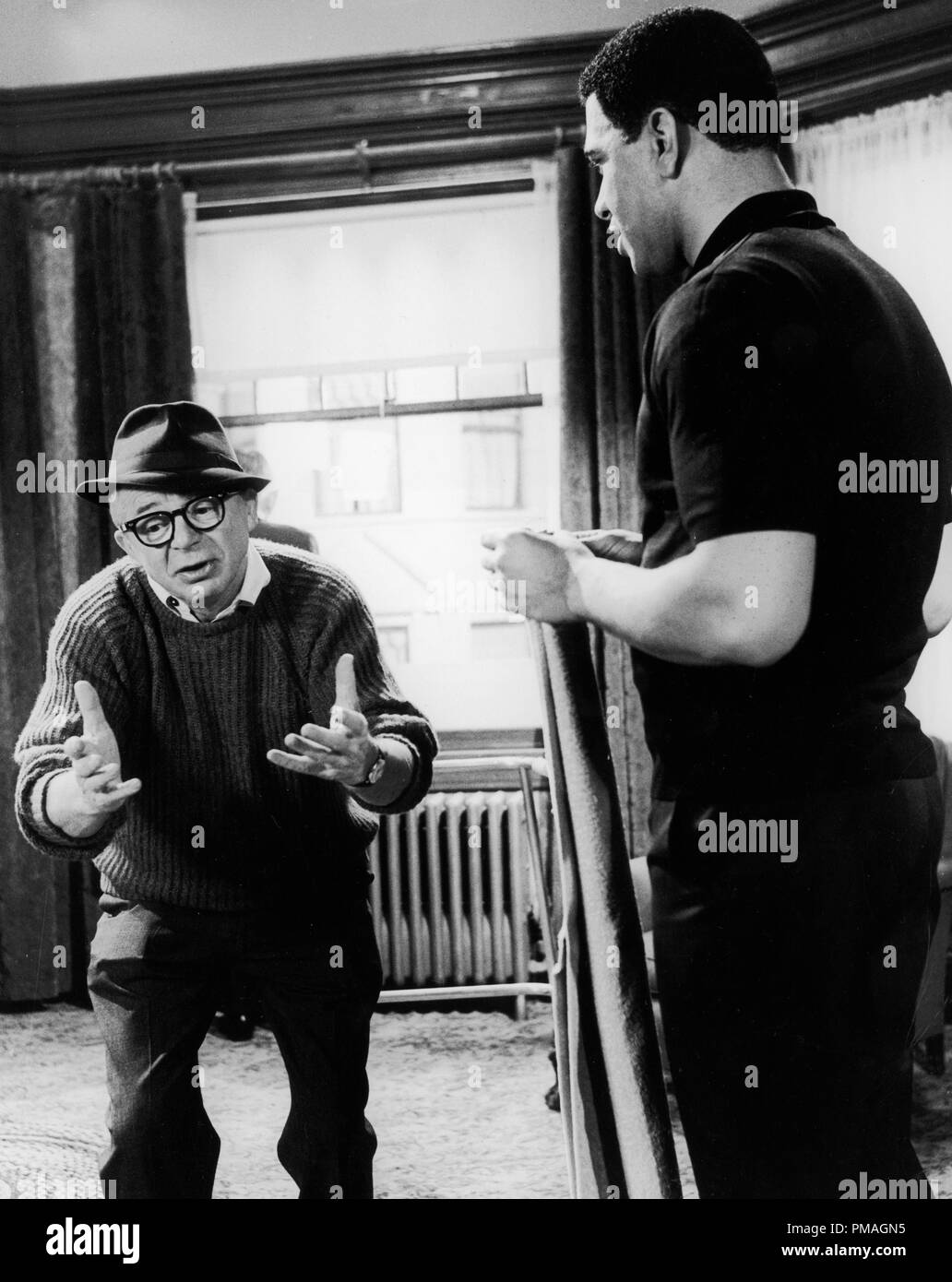Director Billy Wilder con Ron ricca sul set di "Fortune Cookie' 1966 United Artists Riferimento File # 32733 202THA Foto Stock