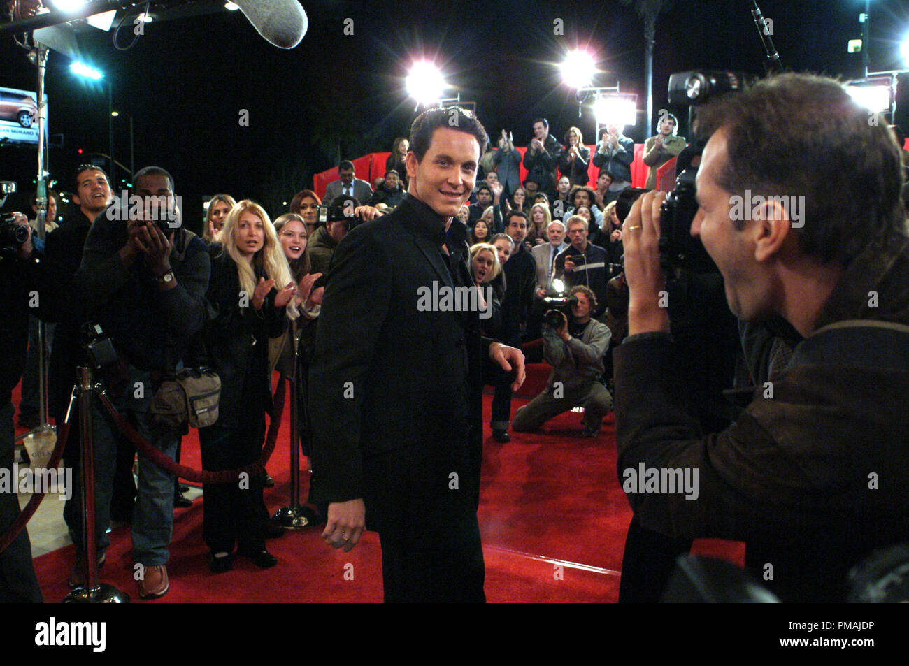 Cole Hauser, come rising star Bo Laramie, assiste il suo primo Hollywood premiere. 'Paparazzi" (2004) Foto Stock