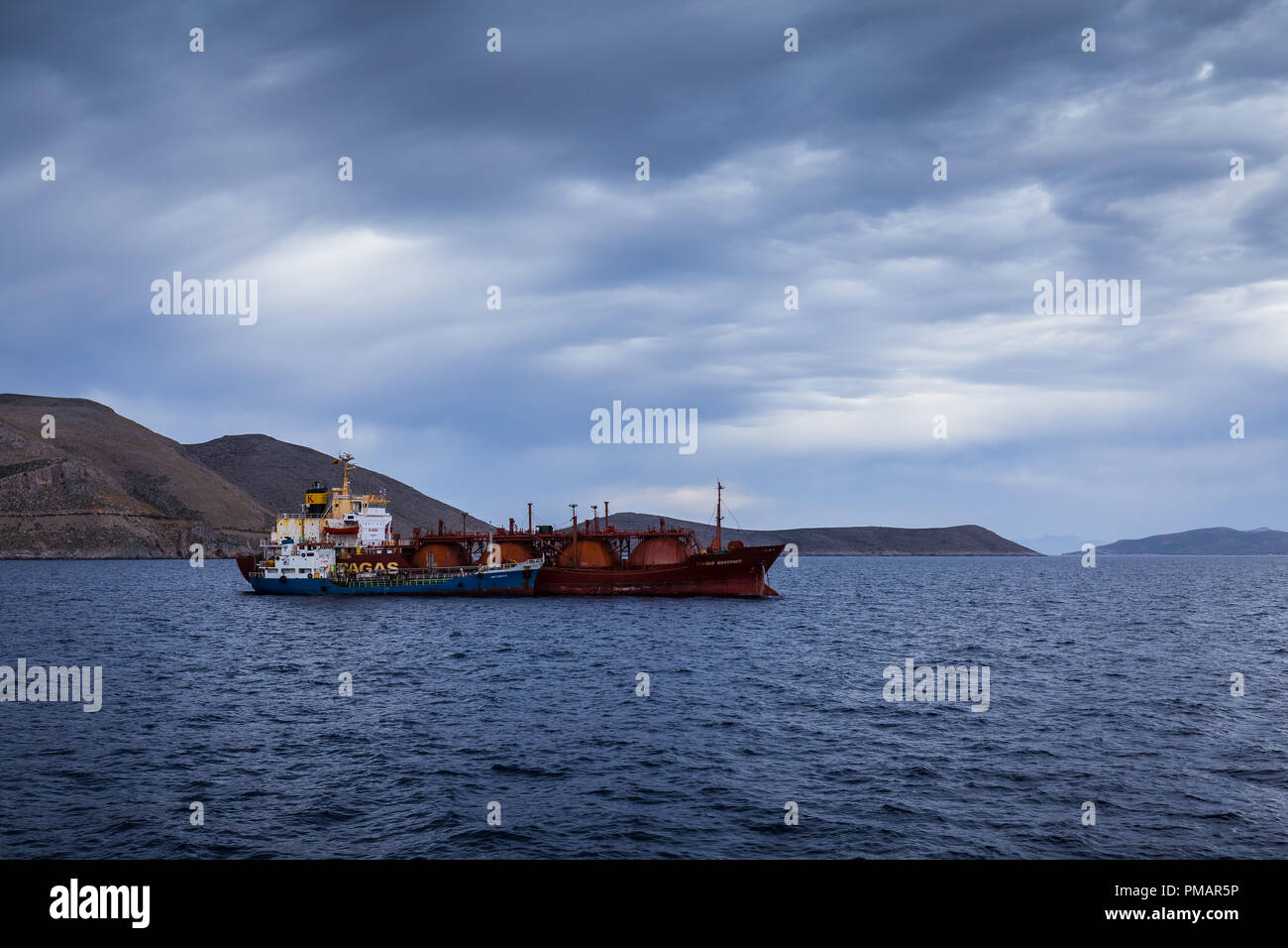 Marine nave cisterna nel mare Egeo. Govenor Seagas Foto Stock