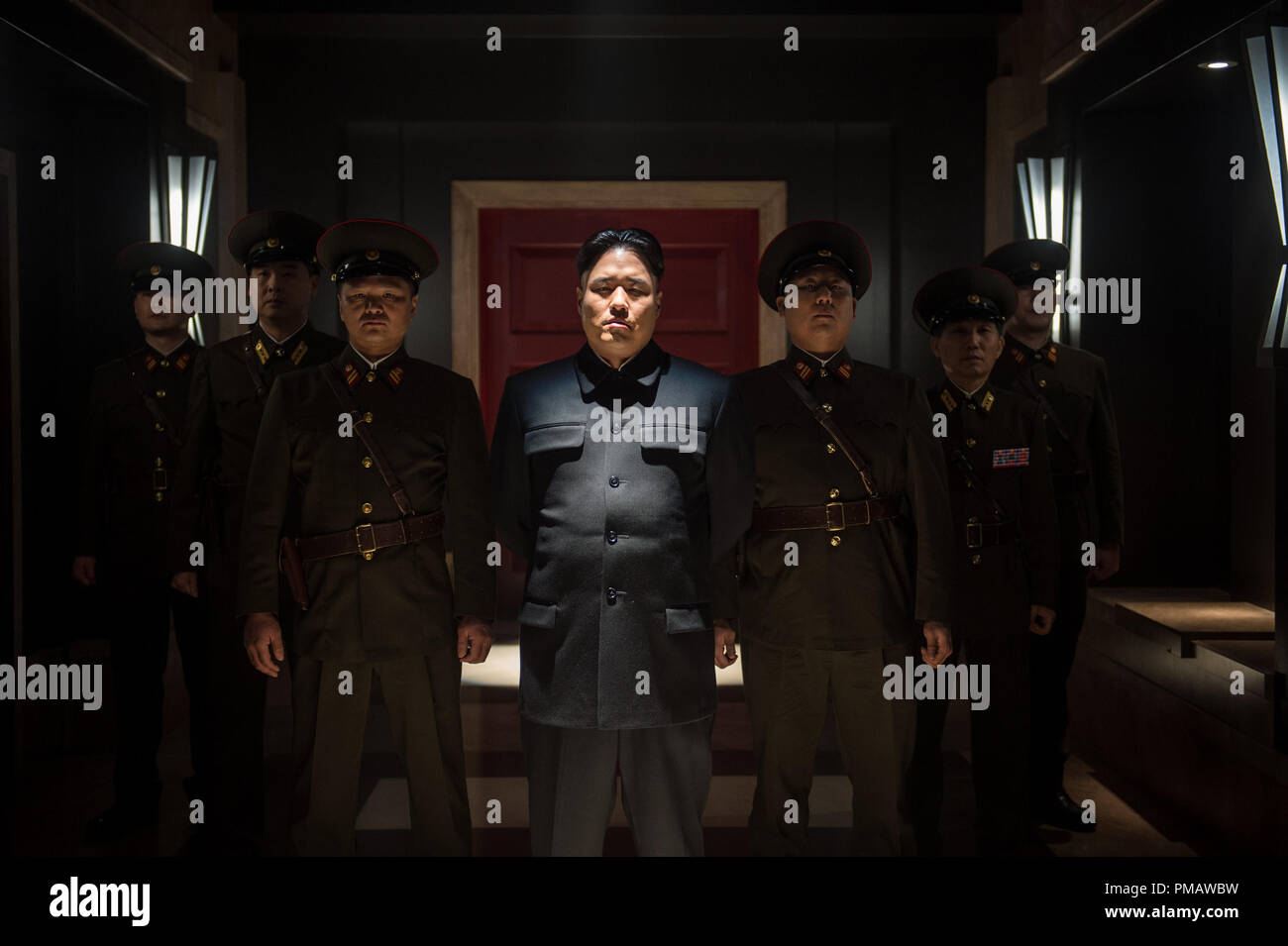 Kim Jong Onu (Randall Park, centro) in Columbia Pictures' l'intervista. Foto Stock