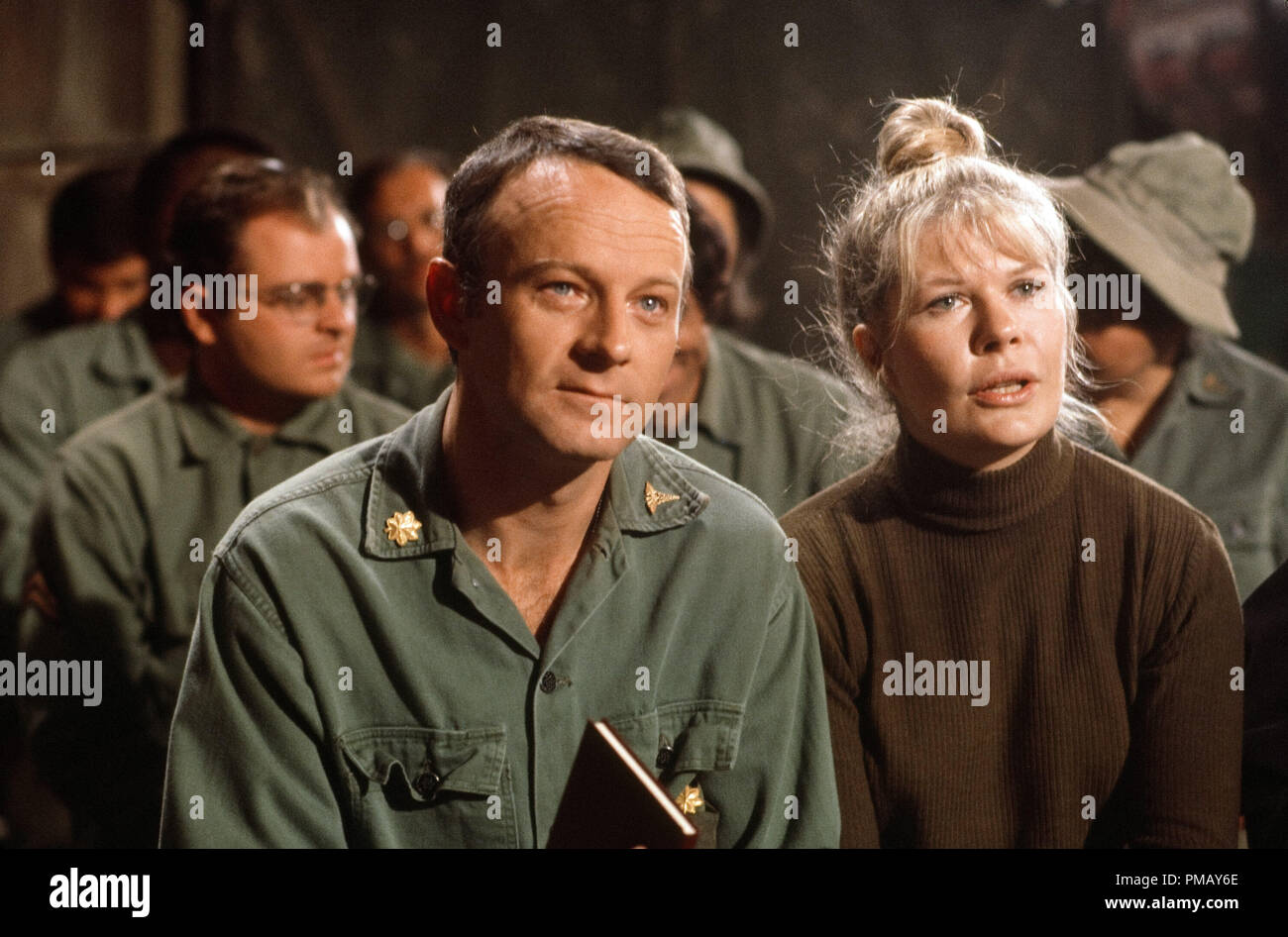 Larry Linville, Loretta Swit, 'M.A.S.H.', circa 1977 CBS Riferimento File # 325557_067THA Foto Stock