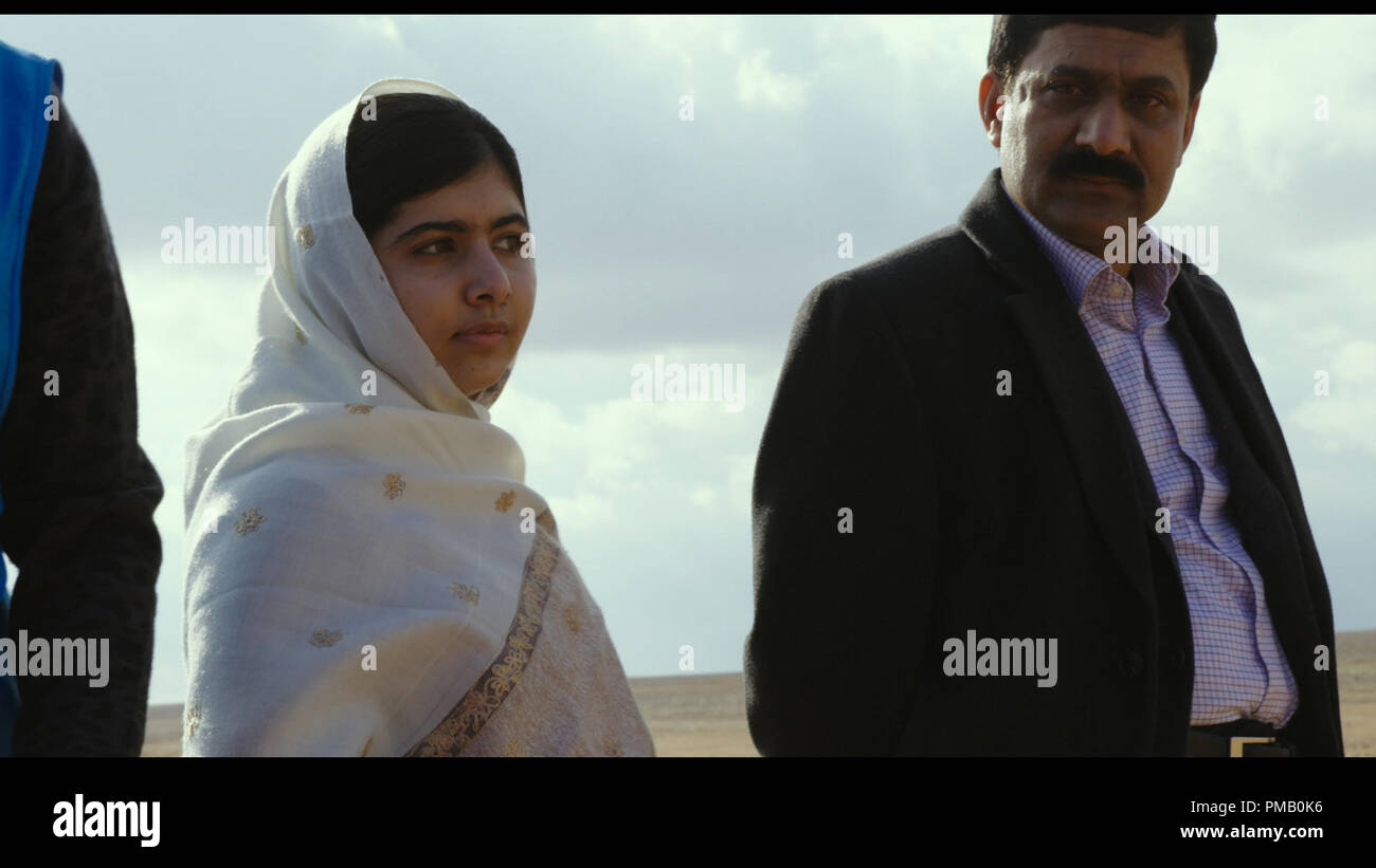 Egli ha chiamato me MALALA: Malala Yousafzai e Zia Yousafzai presso il Giordano/frontiera siriana. Feb 16, 2014. © 2015 Twentieth Century Fox Film Corporation Tutti i diritti riservati Foto Stock