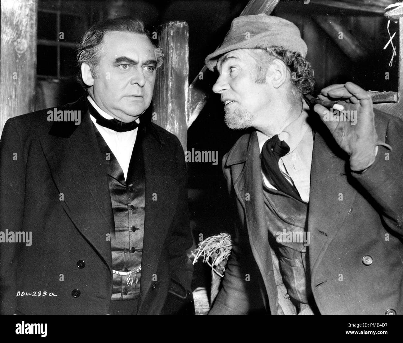 Edward Arnold, Walter Huston, "il diavolo e Daniel Webster' aka "tutto ciò che il denaro può comprare" (1941) RKO Radio Pictures Riferimento File # 33371 036 THA Foto Stock