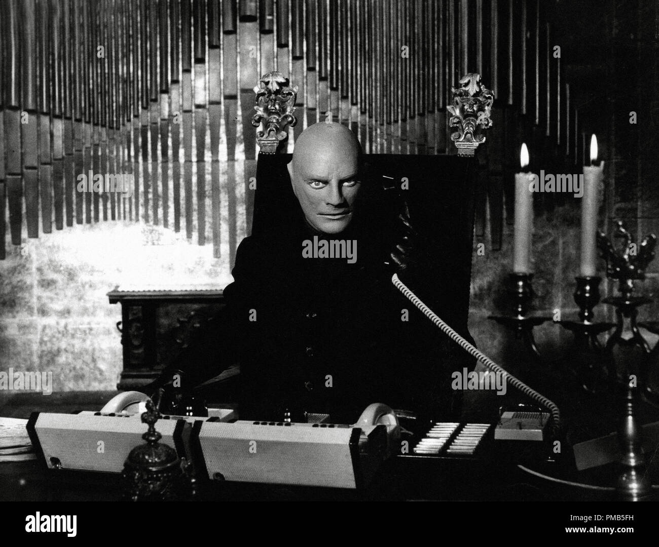 Jean Marais, 'Fantomas' 1964 Lopert file Reference # 33536 539THA Foto Stock