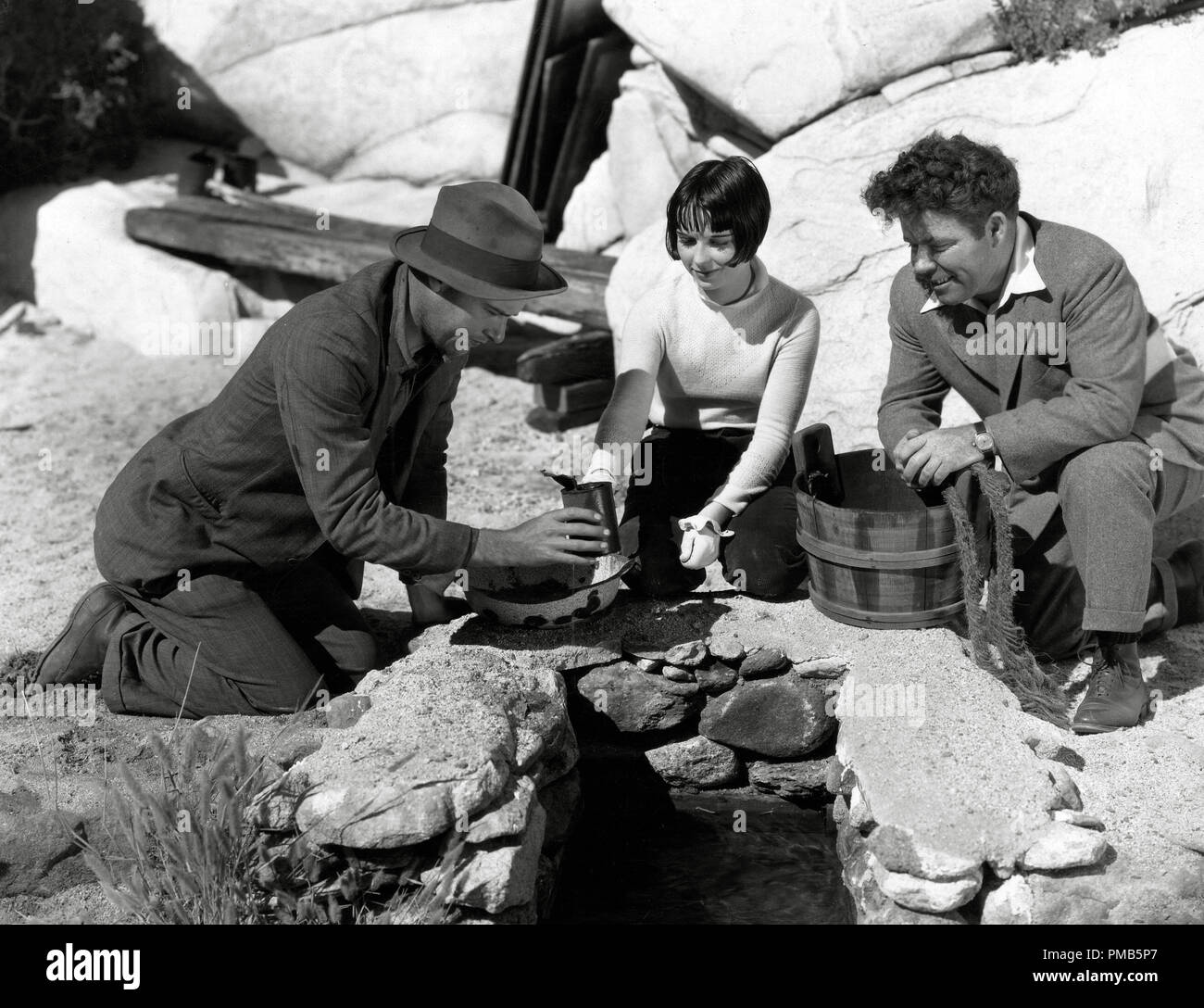 Louise Brooks, Richard Arlen, "Beggars of Life" 1928 file Reference # 33536_623THA Foto Stock