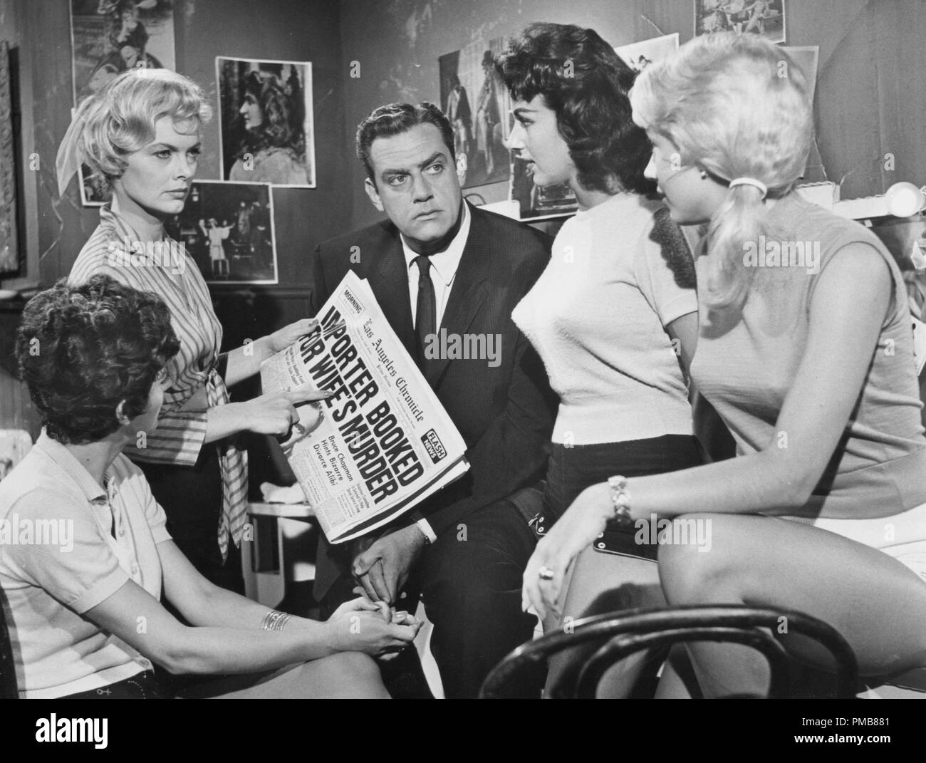 Gay Gayle, Ginny Hobart, Raymond Burr, Carole Conn, Marjorie Graner 'Perry Mason' (1957 - 1966) CBS Riferimento File # 32337 023THA Foto Stock