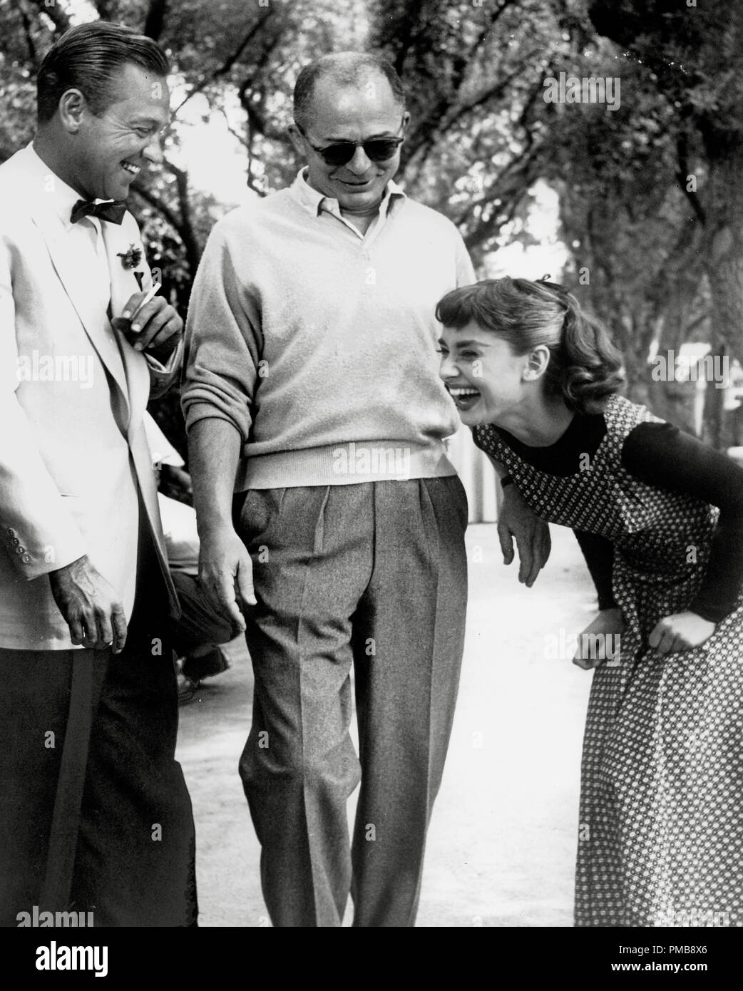 William Holden, Audrey Hepburn, Billy Wilder, 'Sabrina', 1954 Paramount  Riferimento File # 32557 299THA Foto stock - Alamy