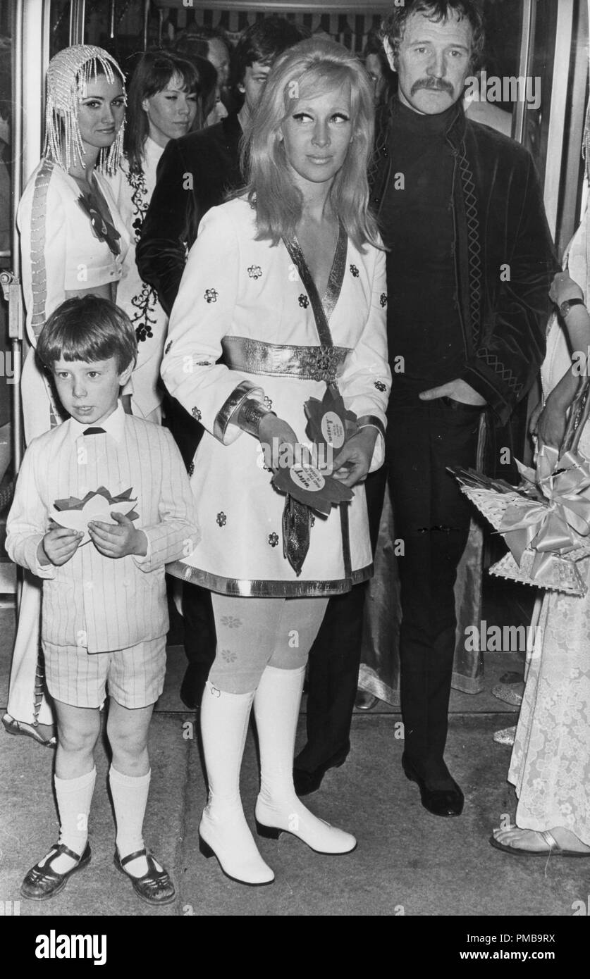 Richard Harris, Elizabeth Harris e il loro figlio di 6 anni, Jamie, 1969 Riferimento File # 32557 957THA Foto Stock