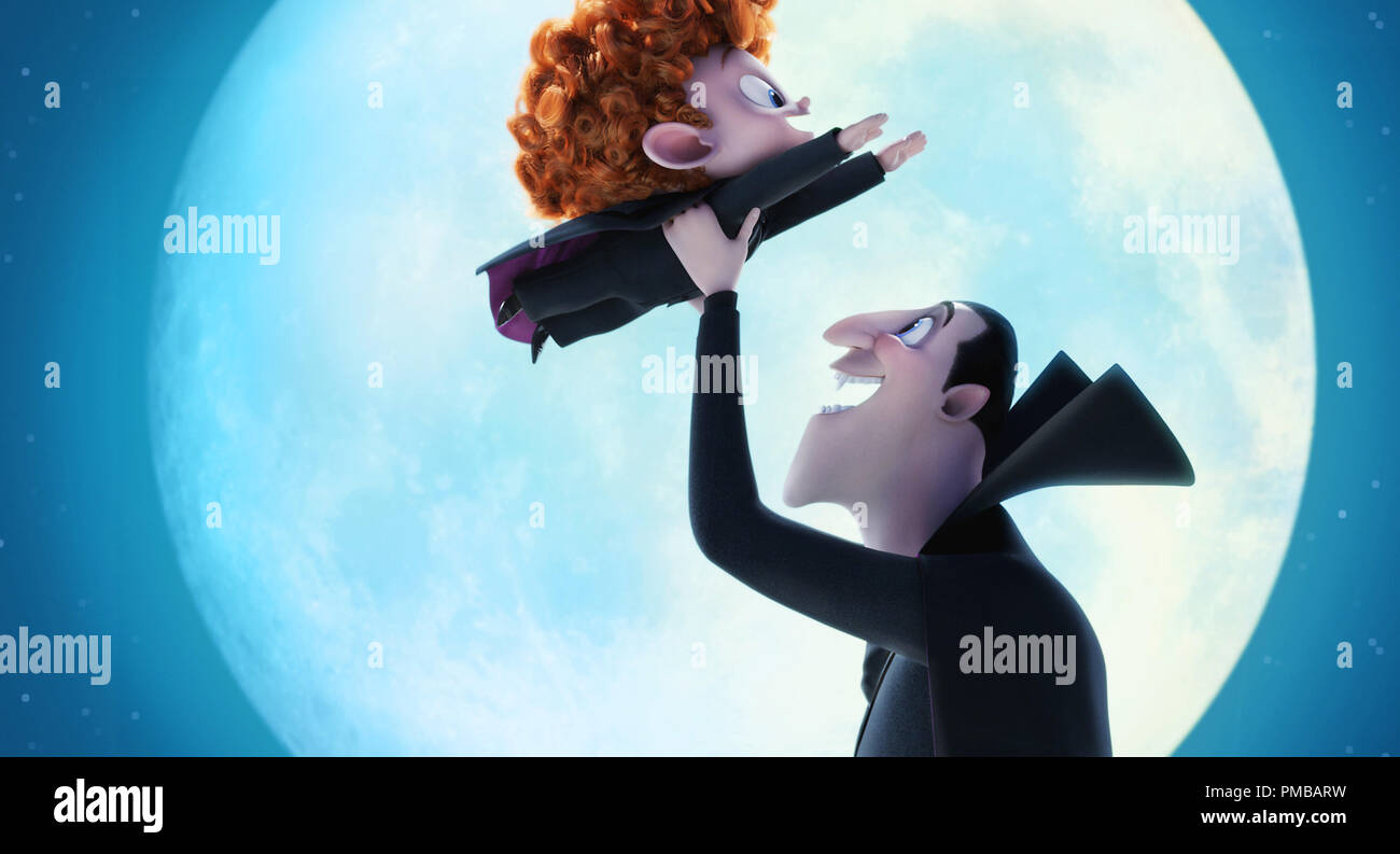 Dennis (Asher Blinkoff) e Dracula (Adam Sandler) in Columbia Pictures e Sony Pictures Animazioni 'HOTEL TRANSILVANIA 2. Foto Stock