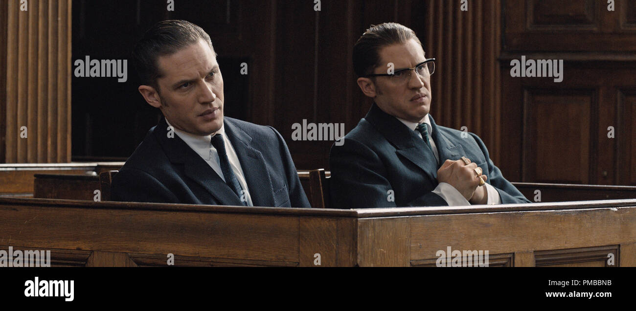 (L a R) Reggie e Ronnie Kray (TOM HARDY) in 'Legenda'. Foto Stock