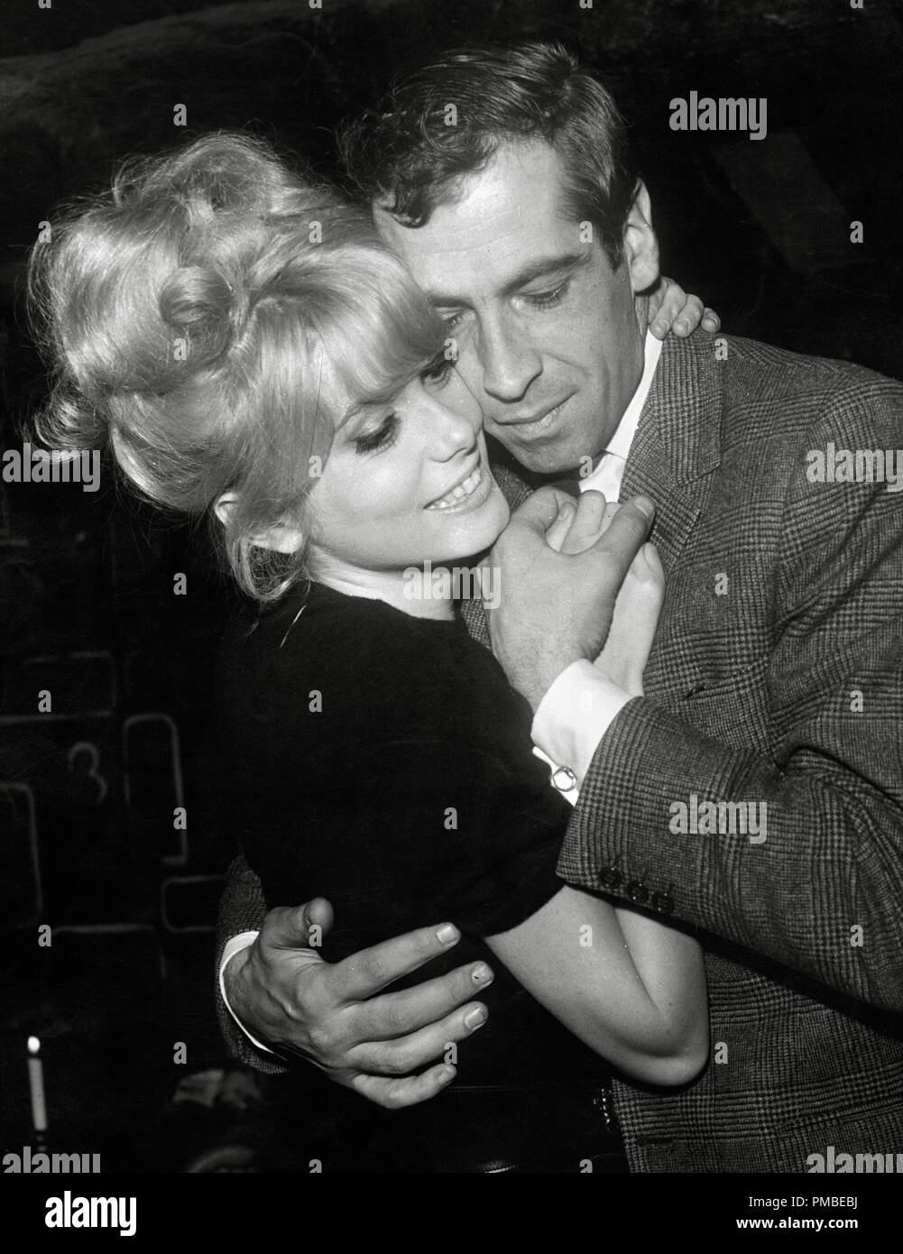 Catherine Deneuve e il direttore Roger Vadim, circa 1965 file Reference # 33371 607THA Foto Stock