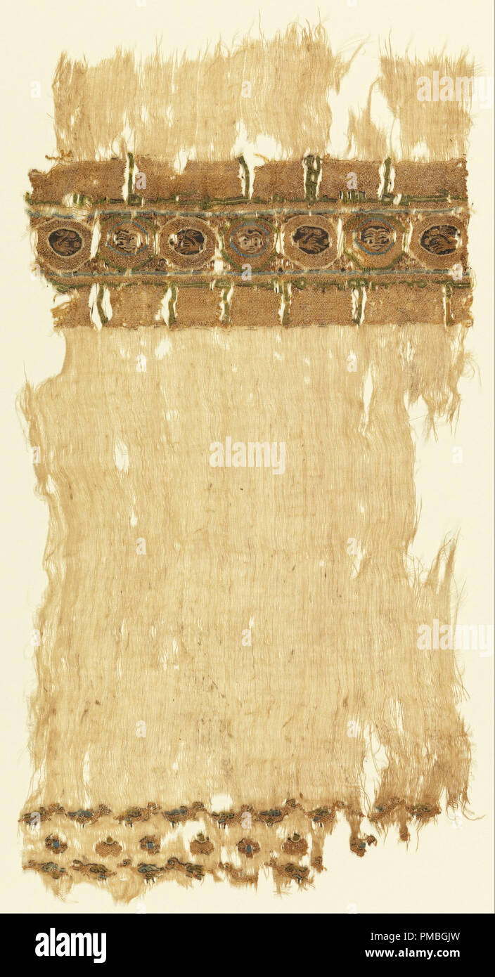 Fragment, Medium: Seta, tempera paint tecnica: Velluto dipinto, velluto  bianco con ornamento dipinto di garofani rosa, Europa, 1825–50, tessuti  stampati, tinti e dipinti, frammento Foto stock - Alamy