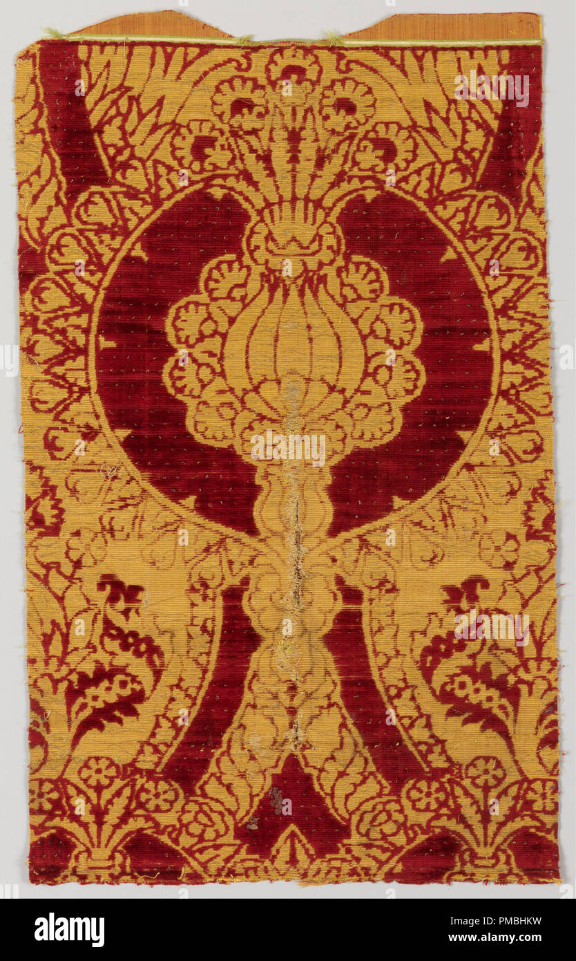 Pannello. Data/Periodo: XV secolo. Pannello. Medium: seta, lino, lana. Tecnica: ordito supplementare pila in armatura foundation (velluto). Altezza: 1.380 mm (54.33 in); larghezza: 580 mm (22.83 in). Autore: Sconosciuto. Foto Stock