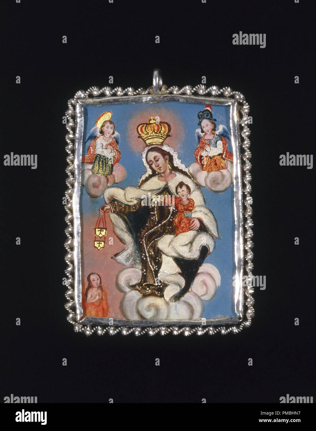 Medaglione dipinto nel medaglione FrameRecto: Nostra Signora del Carmelo al di sopra di un anima in PurgatoryVerso: Vergine dell Immacolata Concezione di Maria incoronata come la Regina del Cielo. Data/Periodo: del XIX secolo. Vernice, foglia metallica e tonico carta usata in un reverse-tecnica di pittura. Autore: Sconosciuto. Foto Stock