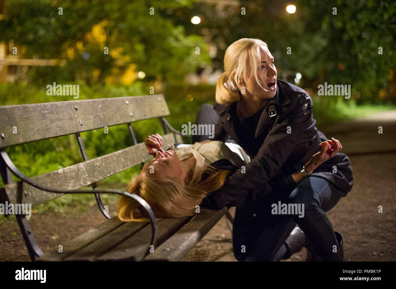 24: VIVERE UN ALTRO GIORNO: Kate (Yvonne Strahovski, r) cerca di aiutare Audrey (Kim Raver, L) Foto Stock