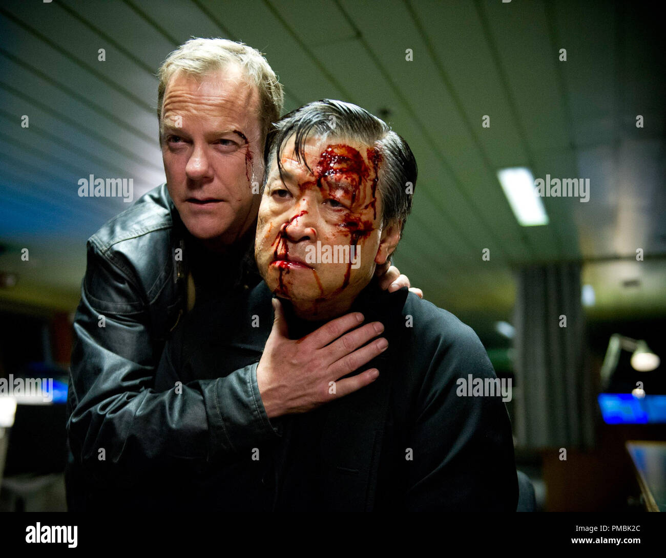 24: VIVERE UN ALTRO GIORNO: Jack (Kiefer Sutherland, L) dimostra Cheng (guest star Tzi ma, R) è vivo Foto Stock