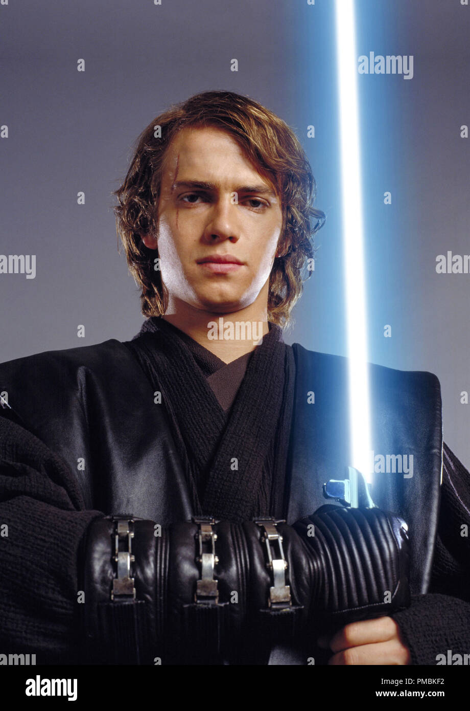 Hayden Christensen gioca Anakin Skywalker, che viene tirato verso il lato oscuro della Forza in Star Wars: Episodio III - La vendetta dei Sith. TM e © 2005 Lucasfilm Ltd. Tutti i diritti riservati. Foto Stock