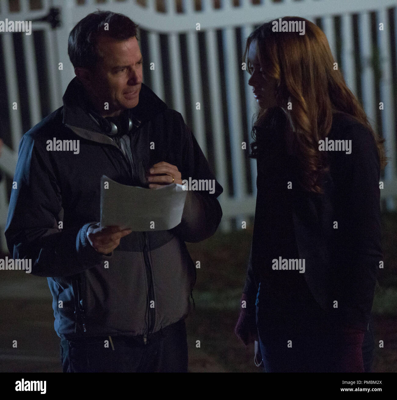 Scrittore e regista i montanti verticali bianche e OLIVIA COOKE come Laine sul set di "Ouija', un thriller soprannaturale attorno ad un gruppo di amici che devono affrontare le loro più terribili paure quando essi risvegliare le potenze oscure di spirito antico bordo. Foto Stock